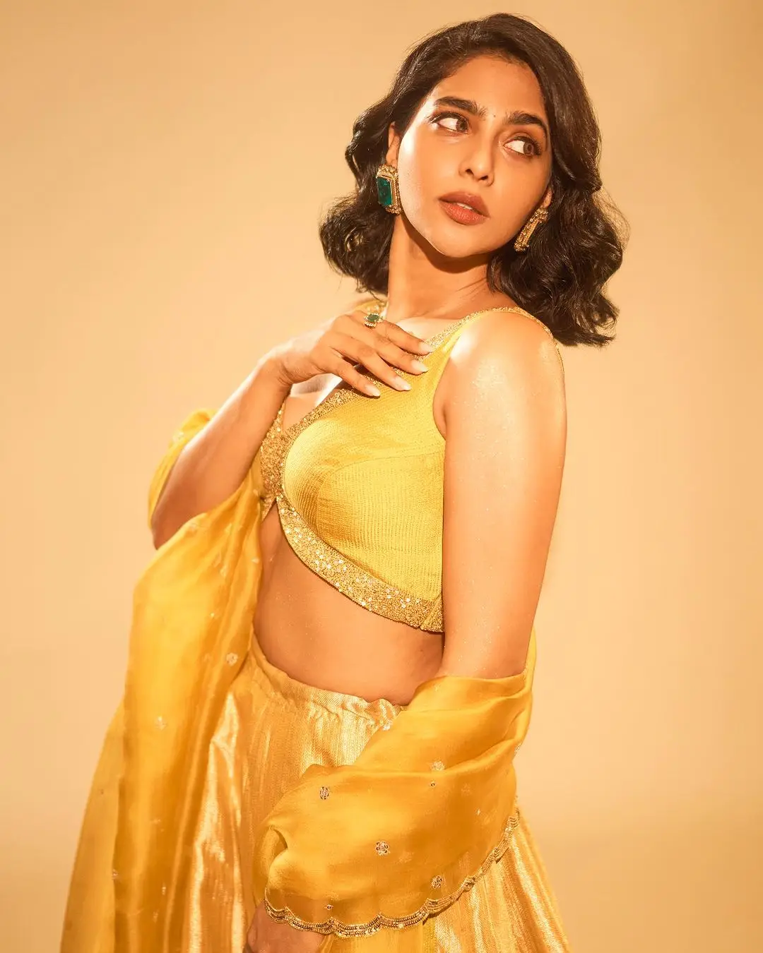 MALAYALAM ACTRESS AISHWARYA LEKSHMI IN YELLOW LEHENGA CHOLI